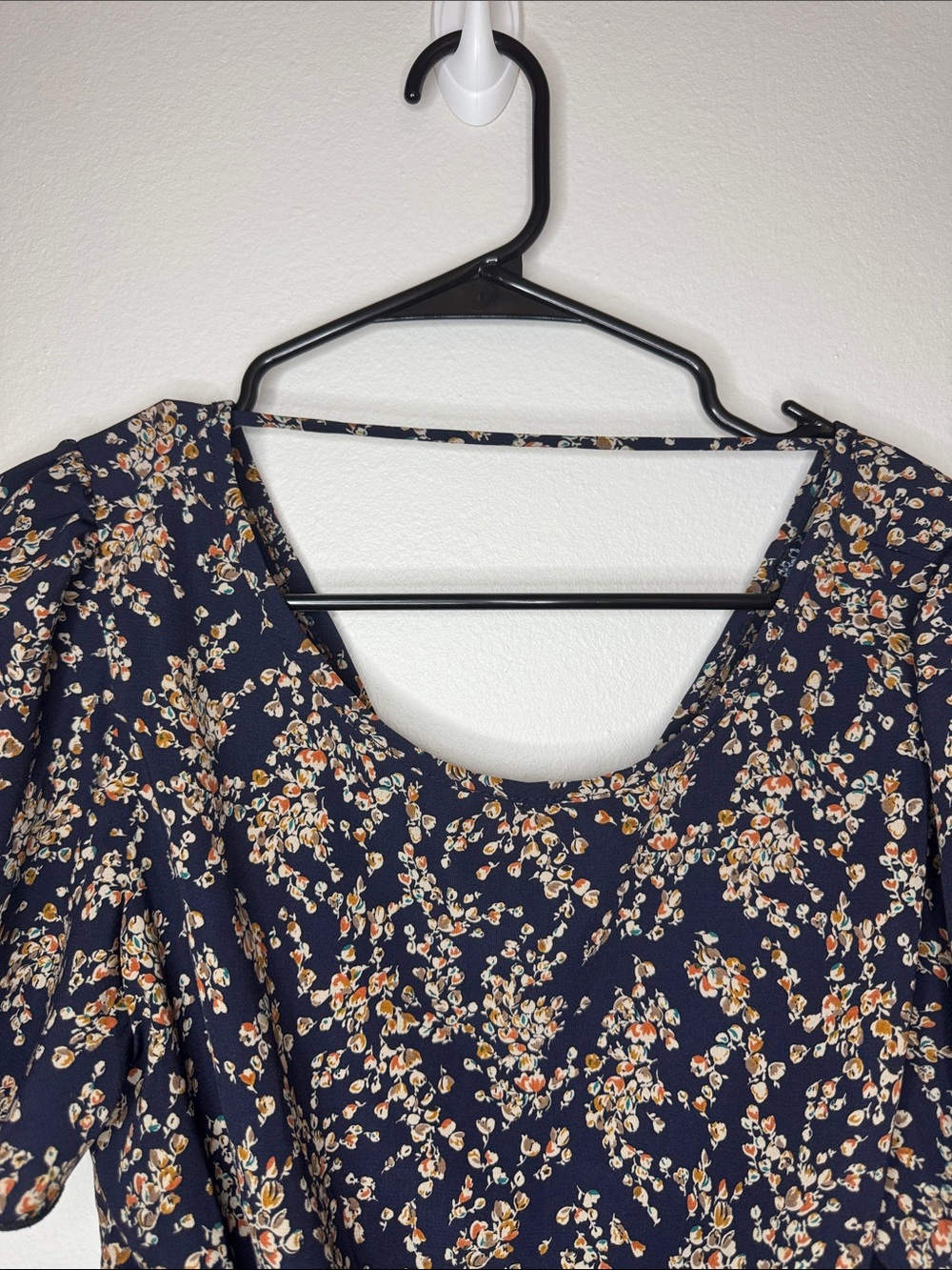 Navy Floral Puff-Sleeve Peplum Blouse - Picture 3 of 6